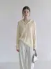 Blusa de proteção solar com capuz listrada estilo coreano, camisa de ar condicionado para mulheres, peça externa de verão 2026, camiseta de manga comprida estilosa para cobrir