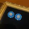 Pendientes Dorados Antiguos Estilo Occidental con Chapado en Bronce, 18 Flores Retro Doradas con Perlas Esmaltadas y Pétalos Azules
