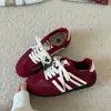 Tênis de treino retro alemão extremamente estilosos para mulheres, novos sapatos baixos versáteis de outono de 2026, tênis esportivos casuais de nicho com sola grossa