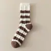 Calcetines Unisex de Terciopelo de Visón Color Café para Otoño e Invierno, Calcetines Gruesos de Caña Media, Suaves y Cerosos Rayados Cálidos para Casa y Dormir