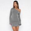 Verano 2025 Vestido Corto Sexy Simple Versátil de Manga Larga para Mujer Hombros Descubiertos Vestido Sexy Ajustado Y2K Mayoreo
