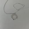Collar de placa circular con incrustaciones de diamantes irregulares para mujer, cadena de clavícula con diseño distintivo de alta calidad, cadena de cuello moderna que combina con todo.