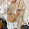 Bolso de Mano Pequeño Dopamina Transfronterizo para Mujer 2025 Nueva Moda Bolso Bucket Tejido Verano Casual Bolso Cruzado