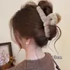 Pin de tiburón de peluche de dibujos animados, un pasador de pelo de tamaño grande y alta gama para crear peinados elaborados, una pinza de pelo de garra para mujer, un delicado accesorio para el cabello