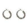 Brincos de Metal Envolto Estilosos Europeus e Americanos com Design Exagerado Único para Mulheres Brincos Exquisitos Versáteis de Estilo Cool