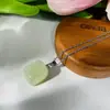 2023 Nuevo Collar de Piedra Natural Cuadrada Pequeña Colgante de Cristal sin Forma Ágata Femenino Explosiones de Siete Colores