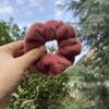 Venta al por mayor directa de fábrica invierno color sólido Pelo de felpa Anillo para el pelo ins chica lindo todo-partido accesorios para el cabello felpa anillo para el pelo de intestino grueso grande