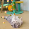 Brinquedo para Gato Varinha de Provocar, Haste Longa de Madeira Maciça Frutífera com Sino, Durável e Resistente a Arranhões, Brinquedo Interativo para Pets para Alívio do Tédio