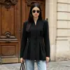 Blazer negro plisado estilo francés para mujer, colección otoño/invierno 2026, elegante cuello en V, cintura entallada, moda femenina