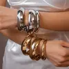 Pulseras Metálicas con Estampado de Patrones Transfronterizos Europeas y Americanas, Pulseras de Moda Personalizadas Exageradas, Pulseras de Lujo Ligero y Alta Gama para Mujeres al por Mayor