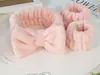 Set de Diadema con Lazo de Coral Fleece y Pulseras Absorbentes, Banda Suave para Lavado Facial y Cabello, Toallas para Muñecas para Cuidado de la Piel, Maquillaje, Spa, Accesorio para el Cabello para Mujer