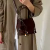 Bolso de cubo de gamuza a la moda 2026 nuevo bolso de mano de felpa exquisito bolso cruzado de hombro con estampado de leopardo para mujer invierno vintage simple