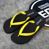 Chanclas para mujer para exteriores, chanclas, pantuflas para pareja, antideslizantes, baño, playa, playa, marea ins, sandalias de verano al por mayor