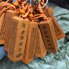 Directo de fábrica Dios del dinero por auspicioso por cien nombre de familia madera caliente talla de madera llavero de madera de durazno llavero