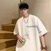 Camiseta Casual de Verão Tendência Versátil Design Moderno Manga Curta Moda Masculina Tendência Marca Letras Solta Estilo Hong Kong Top