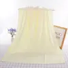 Venta al por mayor del fabricante 70*140 Toalla de baño en relieve Fibra fina Engrosada Toalla de playa Suave Absorbente Toalla grande Amigable con la piel
