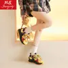 28136 Nuevos Zapatos Casuales de Nicho Otoño 2025 Color Pato Mandarín Versátiles Zapatos de Papá Deportivos Zapatos Forrest Gump Tendencia para Mujer