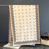 Bufanda de mujer nueva de alta gama, cachemir sintético de invierno, chal moderno y versátil, bufanda jacquard cálida con un toque elegante