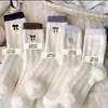 Calcetines de estilo universitario japonés para otoño e invierno, hasta la pantorrilla, combinados con calcetines cálidos, gruesos, suaves, amigables con la piel, con un lazo, que dan un aire juvenil.