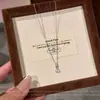 Collar de perlas con colgante de rosa retro francesa para mujer, diseño de nicho de lujo ligero, cadena de clavícula avanzada, cadena de suéter de moda