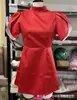 Moda Transfronteriza Europea y Americana: 26 Estilos Nuevos de Vestido Corto Rojo de Manga Corta con Cuello Medio Alto, Corte Entallado, Cintura Alta y Decoración de Moño