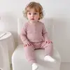 Macacão de bebê de manga comprida, adequado para primavera e outono, roupas para recém-nascidos, peça única macia e confortável, macacão de engatinhar liso