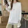 Camiseta Feminina Branca Gola Redonda Patchwork de Renda Design de Senso de Nicho para Primavera Outono Novo Estilo Solta Versátil Camada Base para Mulheres