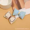 Zapatos y Calcetines de Cuadros Diagonales Marrones con Lazo para Niñas Japonesas y Coreanas Accesorios Decorativos Suaves Lindos Accesorios para el Cabello Accesorios de Broche Velcro