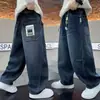 Calça Jeans Macia para Meninos 2026 Novo Estilo para Crianças Maiores, Calça Reta da Moda Azul, Calça Solta para Primavera e Outono, Tendência