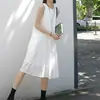 Um sopro de ar fresco: Vestido plissado sem mangas de cor sólida para mulheres, adequado para o trabalho e para uso casual, com caimento solto, que rejuvenesce, com uma saia midi em linha A fluida