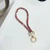 Exquisito Lanyard de Teléfono de Alta Gama para Mujer, Correa Corta de Muñeca con Colgante de Moño Completo de Pedrería, Antiperdida para Viajes al Aire Libre y Compras