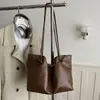 Bolso Tote de Encaje Retro Color Café Otoño/Invierno para Mujer 2026 Simple de Gran Capacidad para Viajes Diarios Bolso de Hombro Único Bolso de Mano de Moda