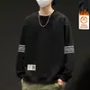 Sudadera con cuello redondo y estampado para hombre, nuevo producto de otoño e invierno, corte holgado, forro polar, manga larga, jersey, moderna, casual, camiseta básica versátil para hombres a la moda
