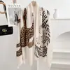 Bufanda de Seda con Estampado de Leopardo Estilo Old Money Vintage para Mujer, Versátil y Lujosa, Bufanda de Algodón y Lino, Chal Largo para Habitaciones con Aire Acondicionado