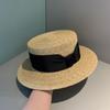Chapéu de Palha Elegante com Laço Moda Britânica Nicho Hepburn Elegante Socialite Chapéu de Praia Primavera e Verão Versátil Chapéu de Sol de Palha