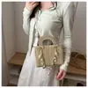Bolsa de Mão Quadrada Pequena Estilo Chanel Transfronteiriça da Moda para Mulheres, Novo Modelo de Verão 2026, Bolsa de Ombro Cor Sólida Trançada em Palha, Bolsa Transversal Fashion