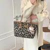 Bolsa de Mano Tote Estilo Coreano Estampado de Leopardo al por Mayor Bolsa para Mujer 2025 Invierno Nuevo Color de Contraste Bolso de Hombro de Lujo Ligero Bolsa para el Trabajo Bolso de Axila