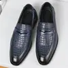Zapatos de cuero de negocios para hombre, mocasines de cuero repujado, slip-on de estilo británico casuales y formales, adecuados para hombres jóvenes y de mediana edad