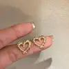 Brincos de Pérola com Renda em Formato de Coração Vazado Estilo Coreano para Mulheres, Luxo Leve, High-End, Brincos Elegantes, Acessórios de Orelha Únicos e Bonitos