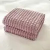 Manta Gruesa de Terciopelo de Leche de Conejo Falso con Rayas Anchas de Franela para Comercio Exterior Transfronterizo, Manta de Lujo para Aire Acondicionado