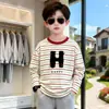 Camiseta de manga larga a rayas de algodón puro versátil para niños, para primavera y otoño, para niños mayores, camiseta moderna y casual a la moda para niños