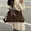 Moda Otoño 2026 Nuevo Bolso de Hombro con Remaches Bolso Tote de Gran Capacidad Bolso de Mano Versátil Casual para Mujer