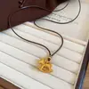 Collar de Caballo Rojo Incrustado de Diamantes para el Año de Nacimiento, Cadena Clavicular de Lujo Ligero de Nicho, Accesorio de Moda y Versátil para Mujeres con un Toque de Alta Gama