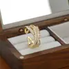 Anel Aberto Elegante Banhado a Ouro Real com Zircônia Incrustada Anel de Dedo Indicador Folha Cruz Índice Feminino Anel Exquisito de Influenciador da Internet