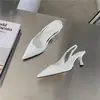 Ahora disponibles en Dongdaemun, Corea del Sur, nuevo estilo de verano 2026 ins elegante simple plateado punta fina sin talón tira baja zapatos de tacón bajo