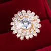 Anillo grande de girasol exquisitamente diseñado con circonita, anillo de dedo índice de cobre puro de alta gama para mujer, un superventas transfronterizo