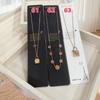 Collar de Lujo de Gama Alta, Moderno y Popular, Transfronterizo Acero Inoxidable Oro de 18K Collar Sencillo con Letra Vl y Elementos de Trébol de Cuatro Hojas, Etc