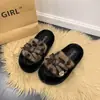 Pantuflas peludas para mujer para usar en exteriores, de suela gruesa, a la moda, otoño/invierno, cómodas, nuevo estilo 2026, que aumentan la altura, diseño de una tira