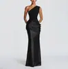 Ropa transfronteriza europea y americana para mujer: Elegante vestido largo bodycon ajustado de satén, elegante vestido bodycon asimétrico sin hombros fruncido