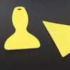 Pala pequeña amarilla herramienta raspadora dura herramienta para película de teléfono móvil de coche raspador triangular plástico engrosado raspador pequeño borde anti-deformación